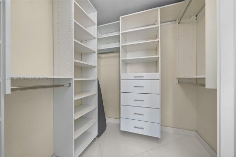 Condominio en venta en Sunny Isles Beach, Florida, 3 dormitorios, 134.43 m2 № 1940795 - foto 23