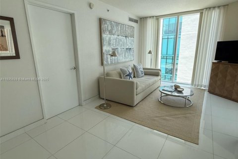 Condominio en venta en Sunny Isles Beach, Florida, 3 dormitorios, 134.43 m2 № 1940795 - foto 11