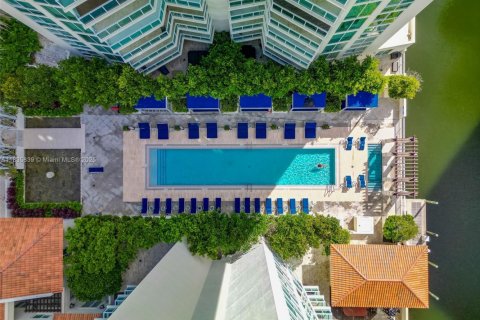 Condominio en venta en Sunny Isles Beach, Florida, 3 dormitorios, 134.43 m2 № 1940795 - foto 29