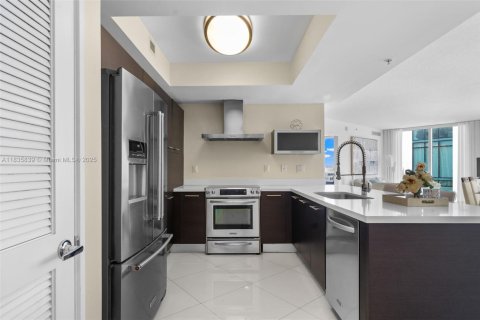 Condominio en venta en Sunny Isles Beach, Florida, 3 dormitorios, 134.43 m2 № 1940795 - foto 4
