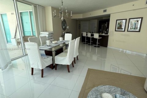 Condominio en venta en Sunny Isles Beach, Florida, 3 dormitorios, 134.43 m2 № 1940795 - foto 9