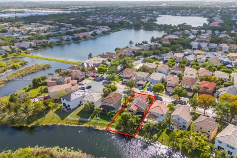 House in Miramar, Florida 4 bedrooms, 231.42 sq.m. № 2185929