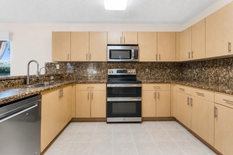 House in Miramar, Florida 4 bedrooms, 231.42 sq.m. № 2185929 - photo 12