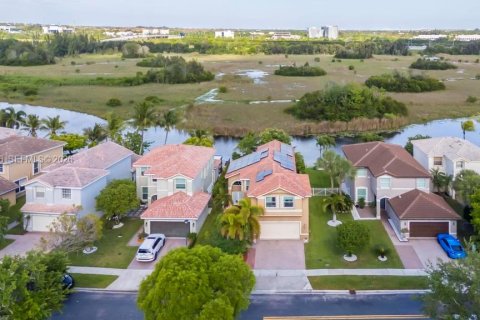 House in Miramar, Florida 4 bedrooms, 231.42 sq.m. № 2185929 - photo 29