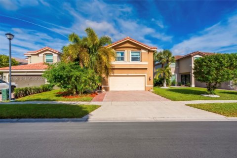 House in Miramar, Florida 4 bedrooms, 231.42 sq.m. № 2185929 - photo 3