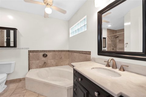 Villa ou maison à louer à Weston, Floride: 3 chambres, 121.24 m2 № 1976912 - photo 14