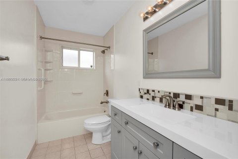 Villa ou maison à louer à Weston, Floride: 3 chambres, 121.24 m2 № 1976912 - photo 13