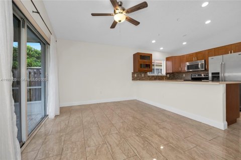 Villa ou maison à louer à Weston, Floride: 3 chambres, 121.24 m2 № 1976912 - photo 2