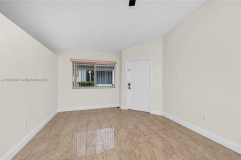 Villa ou maison à louer à Weston, Floride: 3 chambres, 121.24 m2 № 1976912 - photo 6