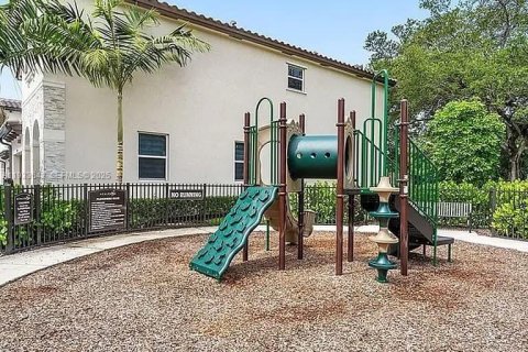 Townhouse in Lauderhill, Florida 3 bedrooms, 132.48 sq.m. № 1991469 - photo 11