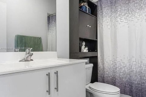 Townhouse in Lauderhill, Florida 3 bedrooms, 132.48 sq.m. № 1991469 - photo 14