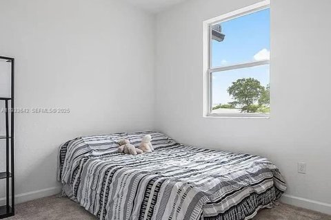 Townhouse in Lauderhill, Florida 3 bedrooms, 132.48 sq.m. № 1991469 - photo 12