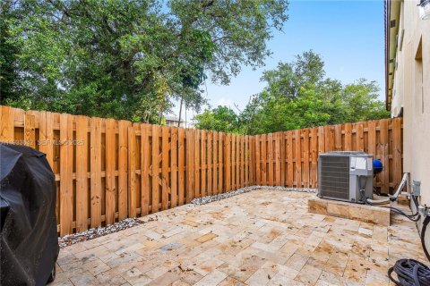 Adosado en venta en Lauderhill, Florida, 3 dormitorios, 132.48 m2 № 1991469 - foto 25