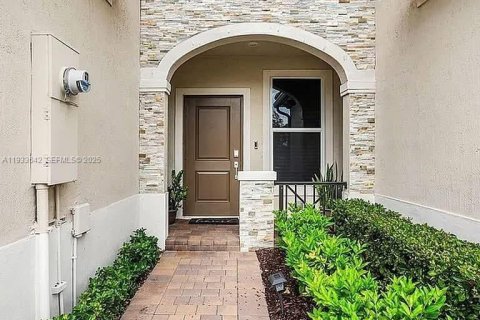 Townhouse in Lauderhill, Florida 3 bedrooms, 132.48 sq.m. № 1991469 - photo 2