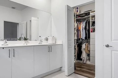 Townhouse in Lauderhill, Florida 3 bedrooms, 132.48 sq.m. № 1991469 - photo 16