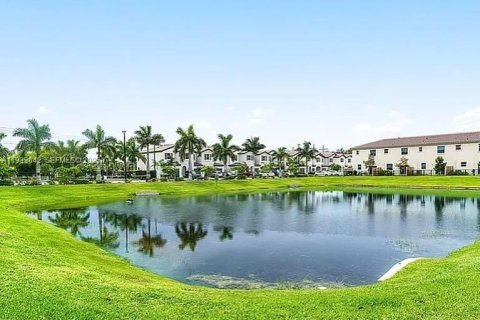 Townhouse in Lauderhill, Florida 3 bedrooms, 132.48 sq.m. № 1991469 - photo 10