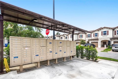 Adosado en venta en Lauderhill, Florida, 3 dormitorios, 132.48 m2 № 1991469 - foto 30