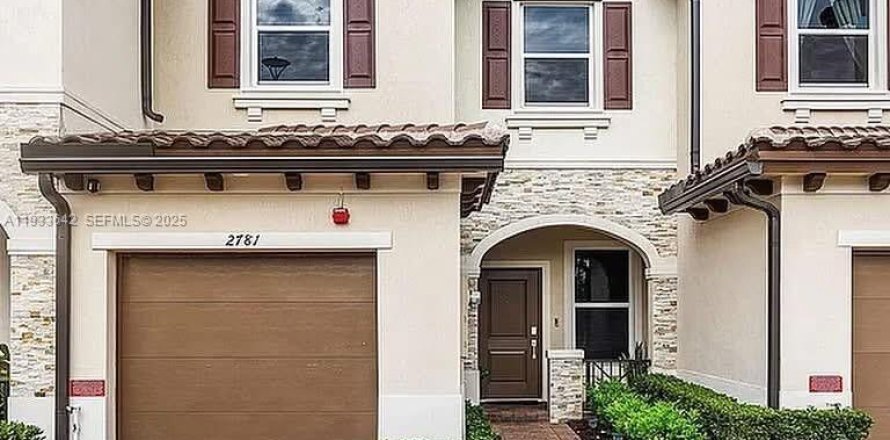 Townhouse in Lauderhill, Florida 3 bedrooms, 132.48 sq.m. № 1991469