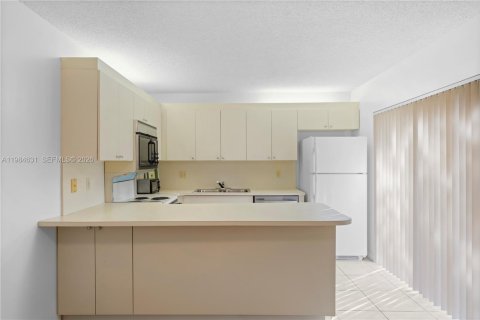 Touwnhouse à louer à Plantation, Floride: 2 chambres, 127.46 m2 № 2048121 - photo 9