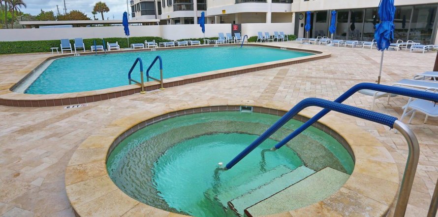 Condominio en Riviera Beach, Florida, 2 dormitorios № 882446