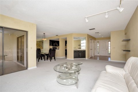 Casa en venta en Tampa, Florida, 2 dormitorios, 126.35 m2 № 1662341 - foto 13