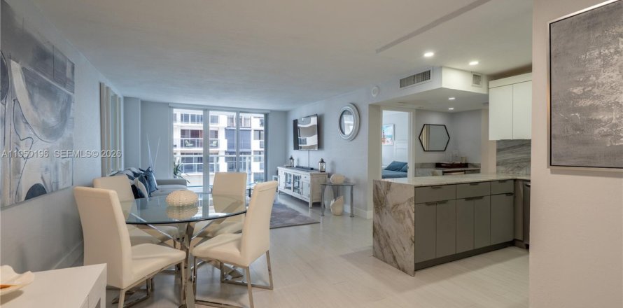 Condominio en Miami Beach, Florida, 2 dormitorios  № 2006386