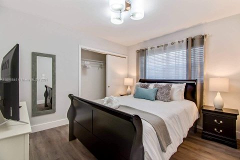 Villa ou maison à louer à Hollywood, Floride: 4 chambres, 164.16 m2 № 2336006 - photo 27