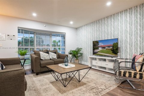 Villa ou maison à louer à Hollywood, Floride: 4 chambres, 164.16 m2 № 2336006 - photo 5