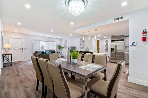 Villa ou maison à louer à Hollywood, Floride: 4 chambres, 164.16 m2 № 2336006 - photo 6