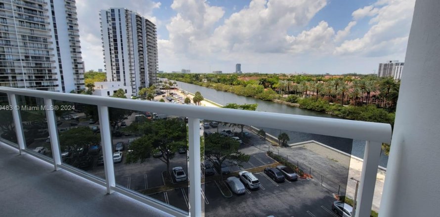 Кондоминиум с 2 спальнями в Авентура, Флорида № 1962692