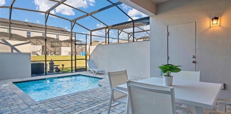 Townhouse in Kissimmee, Florida 5 bedrooms, 213.58 sq.m. № 2221898
