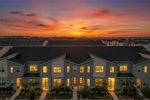 Townhouse in Kissimmee, Florida 5 bedrooms, 213.58 sq.m. № 2221898 - photo 2