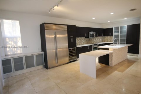 House in Doral, Florida 5 bedrooms, 297.75 sq.m. № 1963349 - photo 5