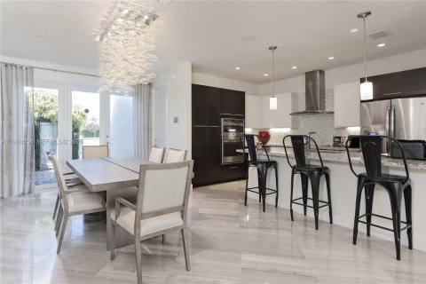 Adosado en alquiler en Doral, Florida, 3 dormitorios, 159.79 m2 № 2031701 - foto 3