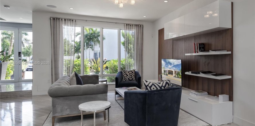 Adosado en LANDMARK en Doral, Florida 3 dormitorios, 159.79 m2 № 2031701