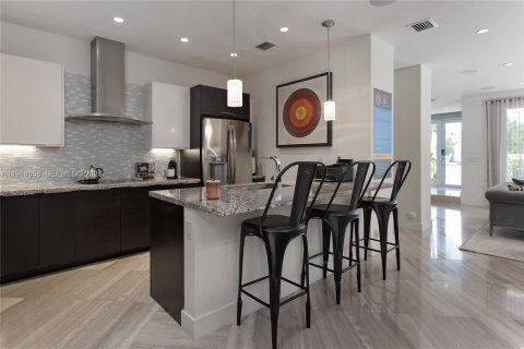 Adosado en alquiler en Doral, Florida, 3 dormitorios, 159.79 m2 № 2031701 - foto 4