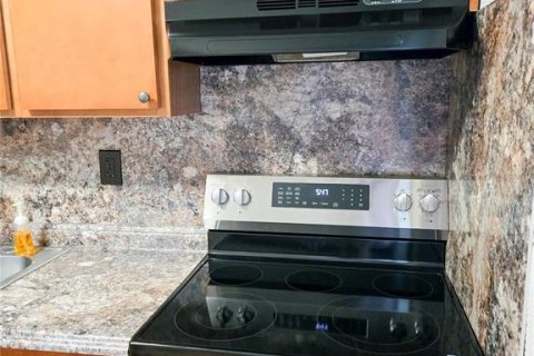 Apartment in Seffner, Florida 2 bedrooms, 83.61 sq.m. № 2338936 - photo 6