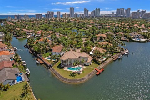 House in Hollywood, Florida 7 bedrooms, 656.45 sq.m. № 1703493 - photo 11