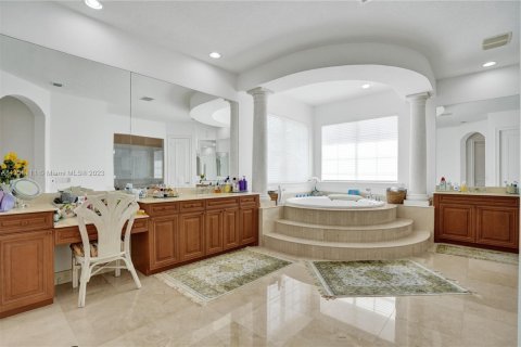 House in Hollywood, Florida 7 bedrooms, 656.45 sq.m. № 1703493 - photo 18