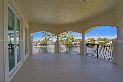 House in Hollywood, Florida 7 bedrooms, 656.45 sq.m. № 1703493 - photo 21