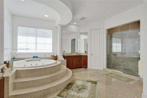 House in Hollywood, Florida 7 bedrooms, 656.45 sq.m. № 1703493 - photo 20