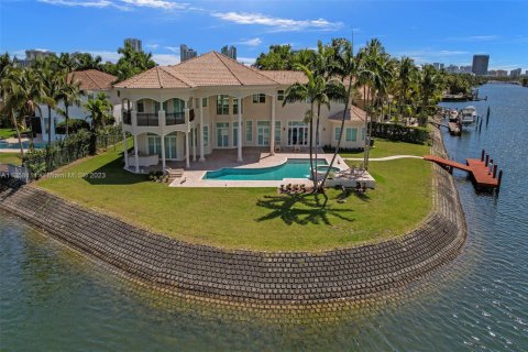 House in Hollywood, Florida 7 bedrooms, 656.45 sq.m. № 1703493 - photo 4