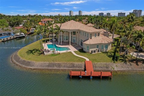 House in Hollywood, Florida 7 bedrooms, 656.45 sq.m. № 1703493 - photo 12