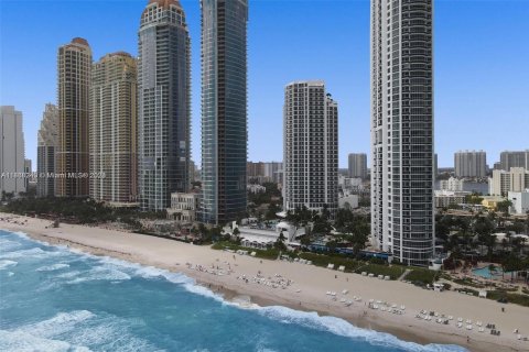 Condo in Sunny Isles Beach, Florida  № 1742114 - photo 10