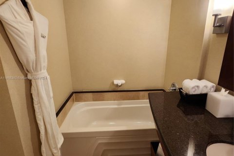Condo in Sunny Isles Beach, Florida  № 1742114 - photo 21