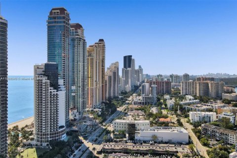 Condo in Sunny Isles Beach, Florida  № 1742114 - photo 6
