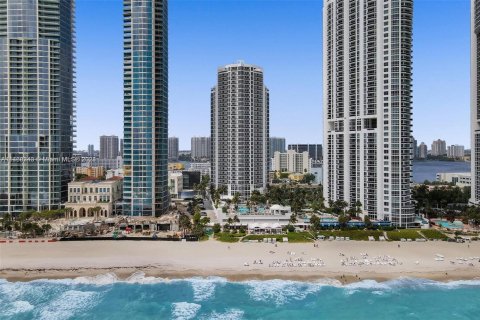 Condo in Sunny Isles Beach, Florida  № 1742114 - photo 4