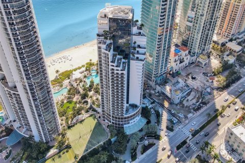 Condo in Sunny Isles Beach, Florida  № 1742114 - photo 8