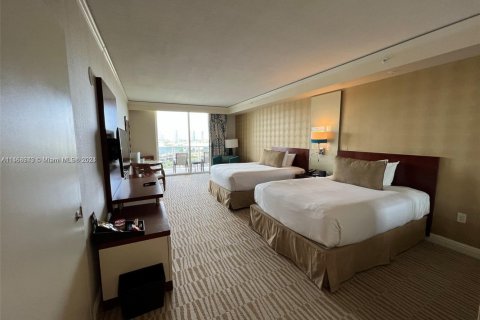 Condo in Sunny Isles Beach, Florida  № 1742114 - photo 16