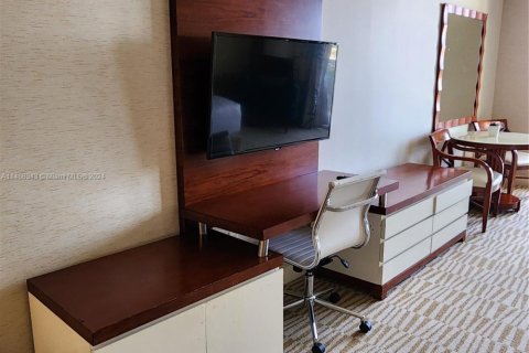 Condo in Sunny Isles Beach, Florida  № 1742114 - photo 18